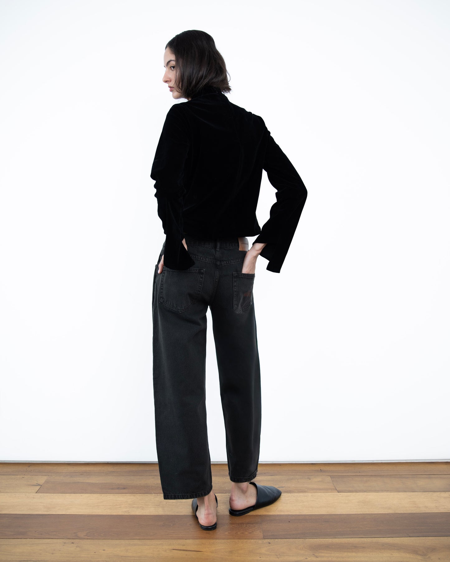 Calça Barrel Jeans Preta Cintura Média