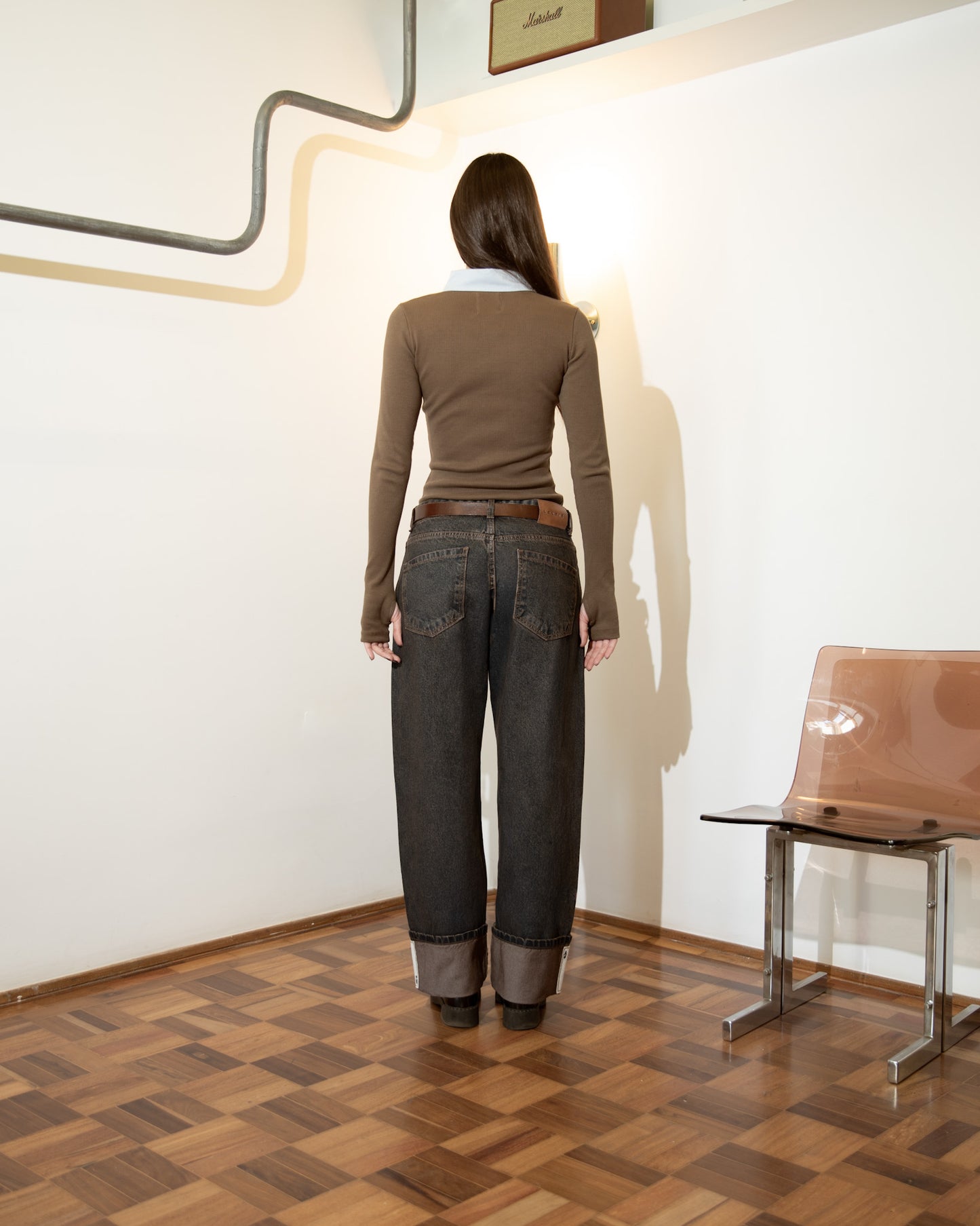 Calça Jeans Barra Cartas Bordadas Marrom