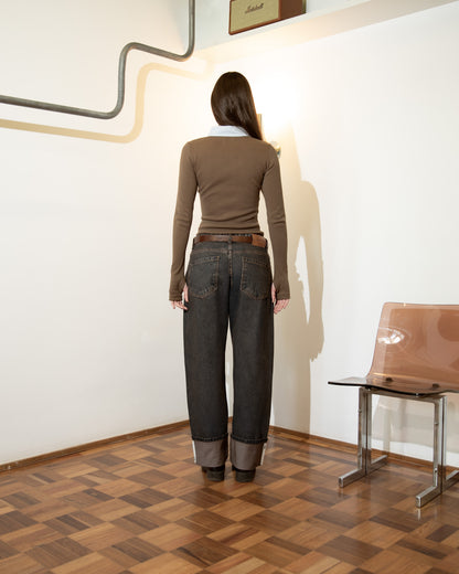 Calça Jeans Barra Cartas Bordadas Marrom