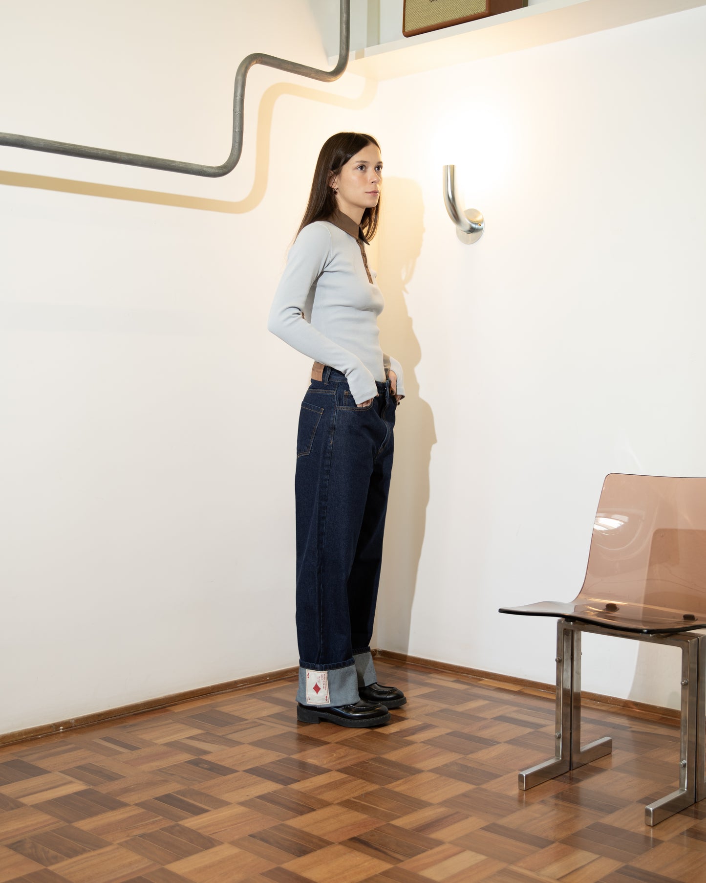 Calça Jeans Barra Cartas Bordadas