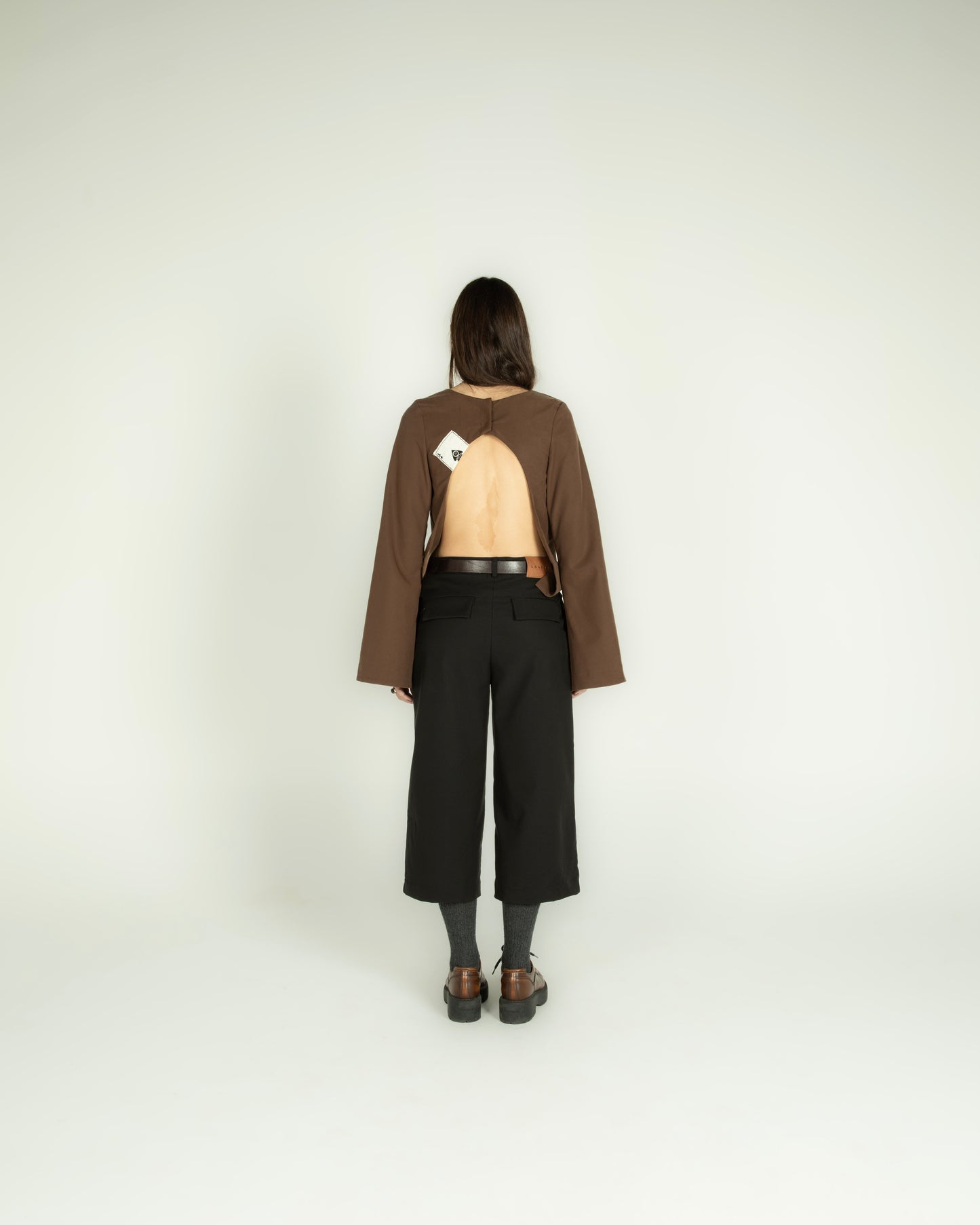 Blusa Cartas Costas Abertas Marrom