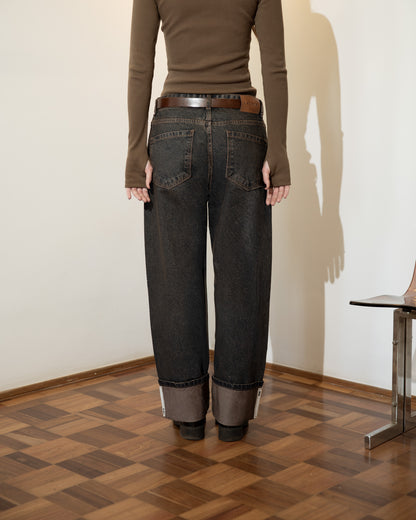 Calça Jeans Barra Cartas Bordadas Marrom