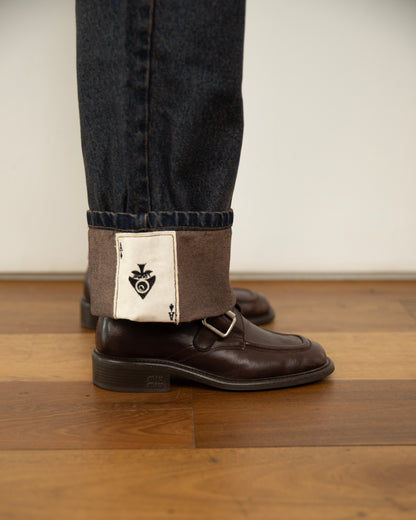 Calça Jeans Barra Cartas Bordadas Marrom