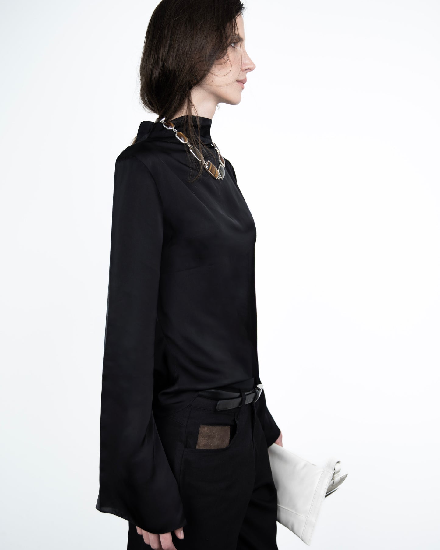 Blusa Dégagé Acetinada Preta