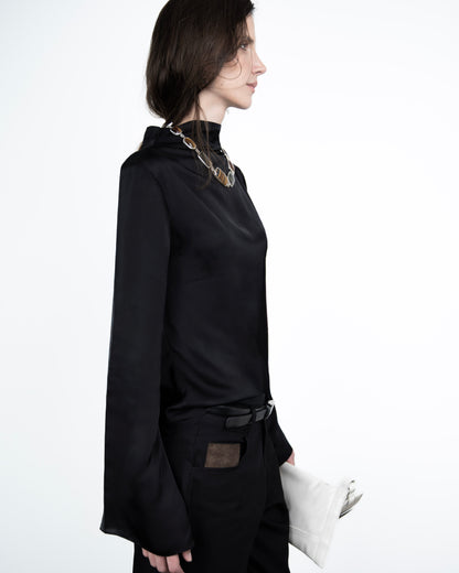Blusa Dégagé Acetinada Preta