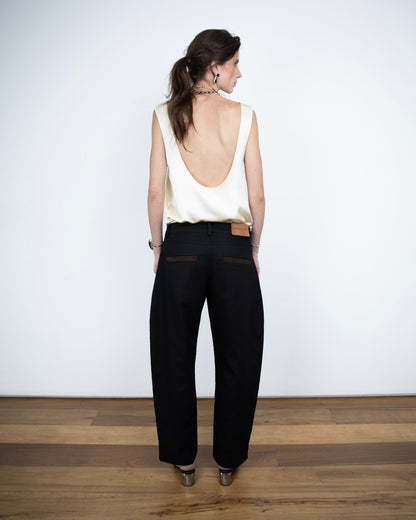 Calça Balloon Bolso Camurça Preta Limited Edition