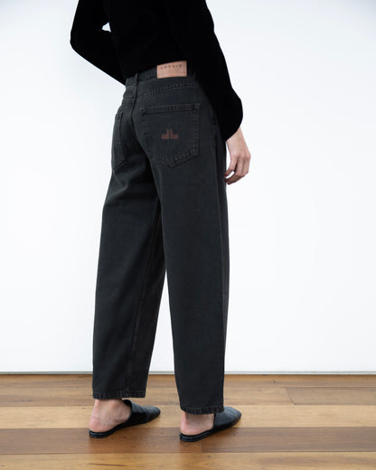 Calça Barrel Jeans Preta Cintura Média