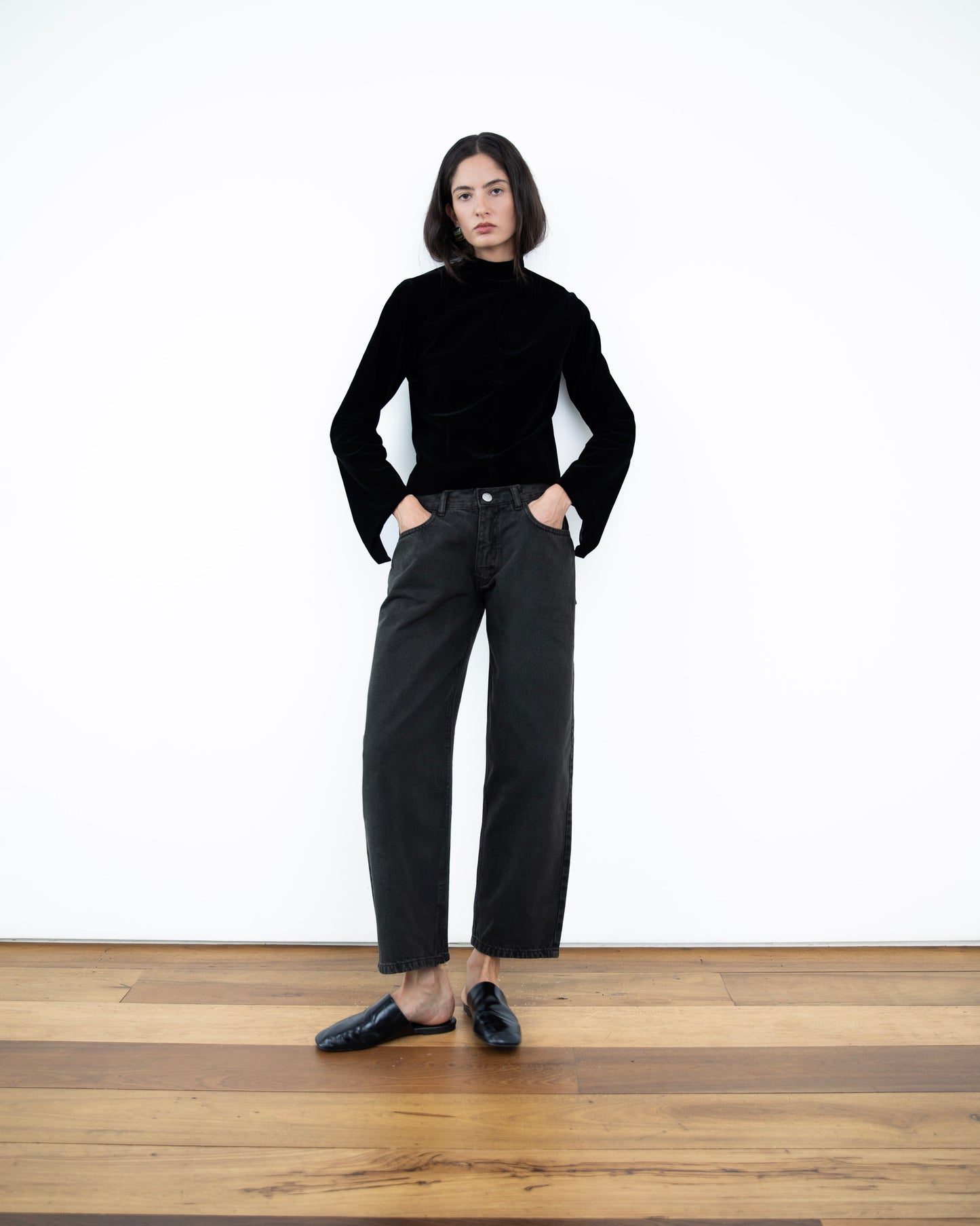 Calça Barrel Jeans Preta Cintura Média