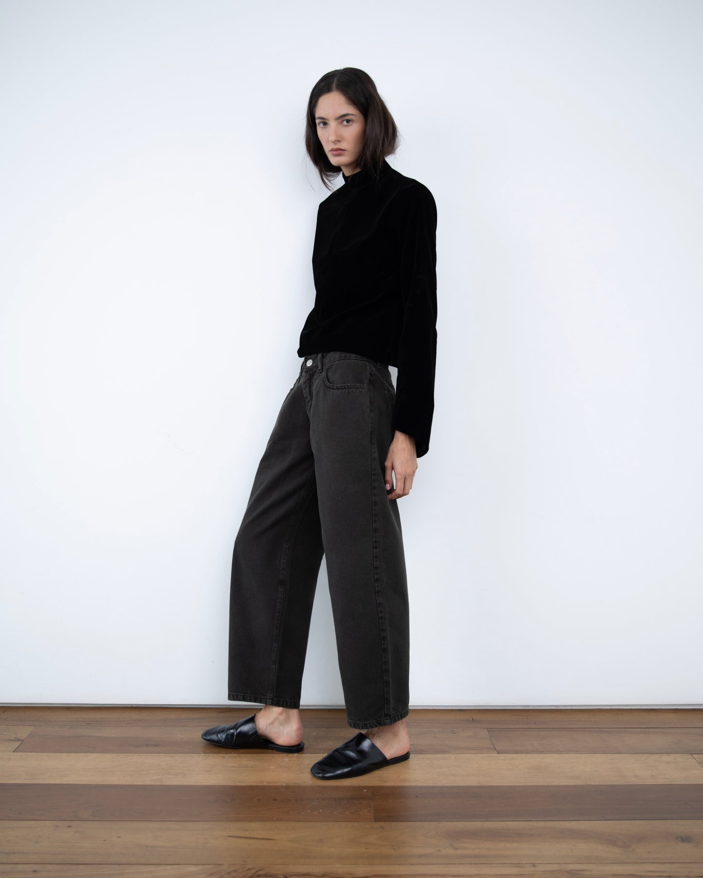 Calça Barrel Jeans Preta Cintura Média