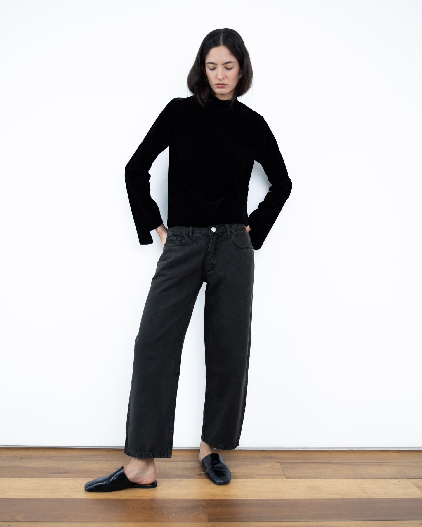 Calça Barrel Jeans Preta Cintura Média