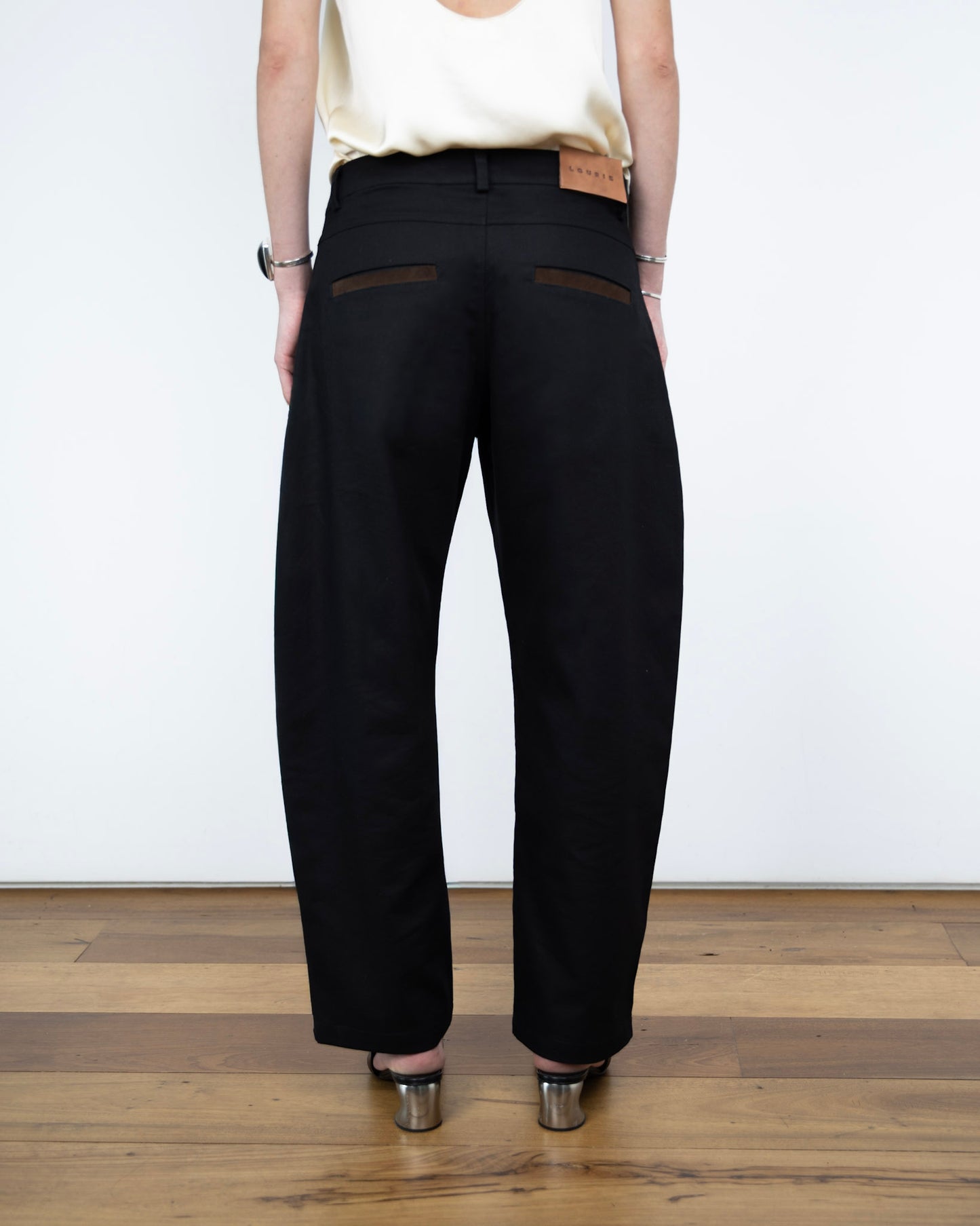 Calça Balloon Bolso Camurça Preta Limited Edition