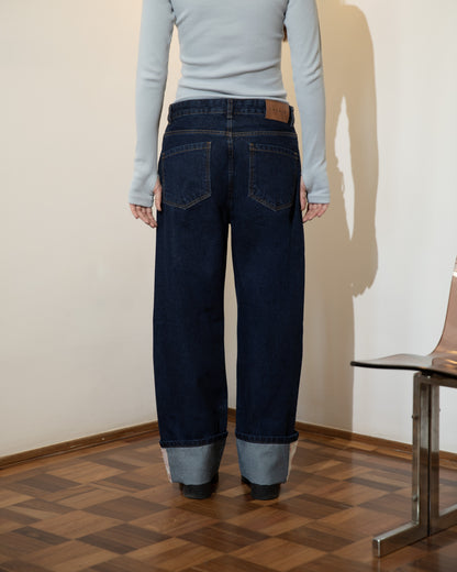 Calça Jeans Barra Cartas Bordadas