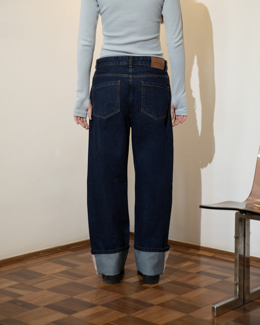Calça Jeans Barra Cartas Bordadas