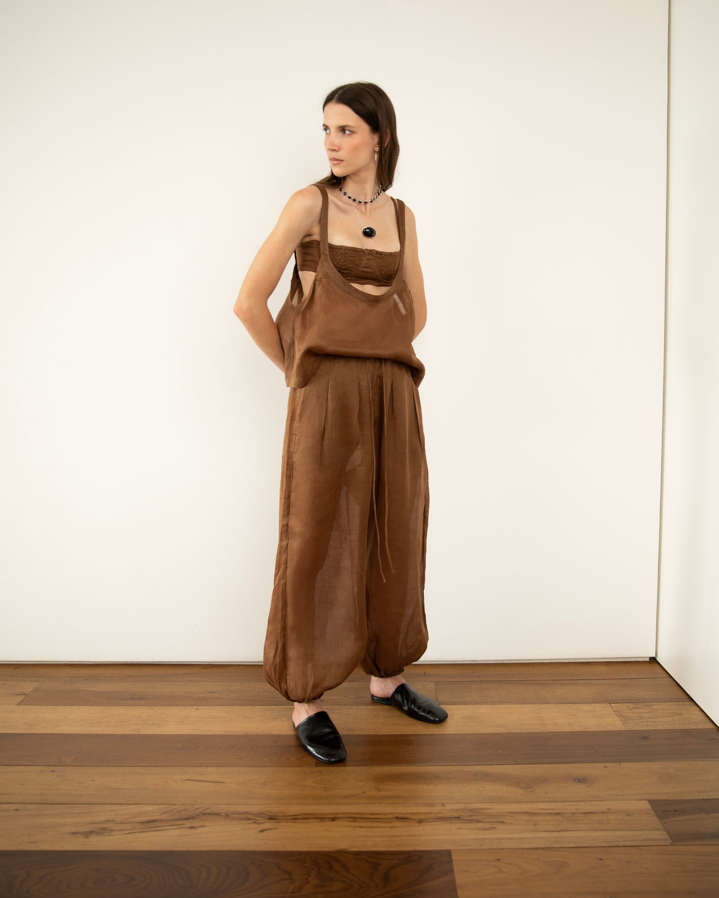 Calça Balonê Voil de Linho Marrom