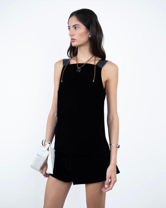 Halter Top de Veludo Com Alça de Couro Preto