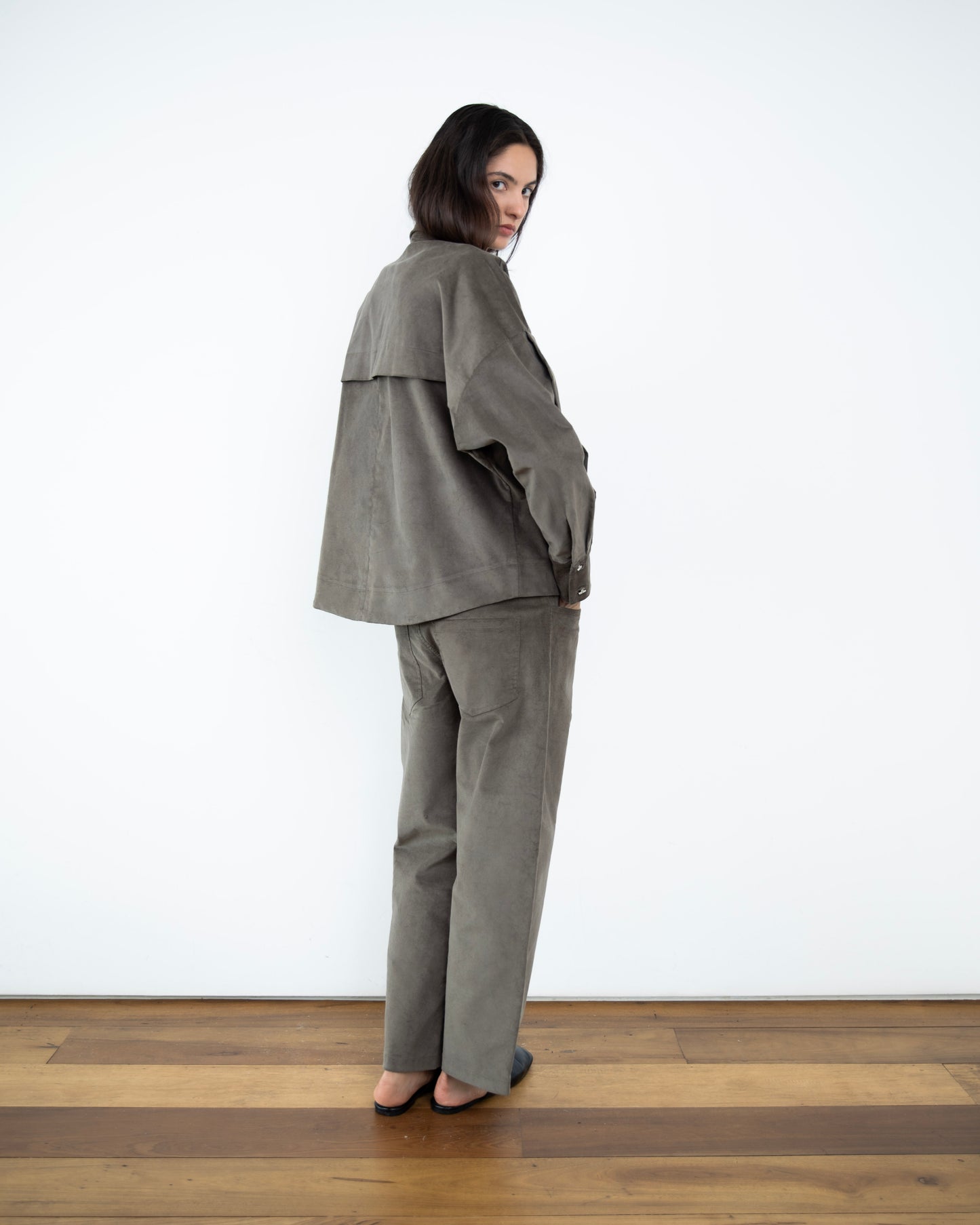 Calça Barrel Veludo Cotelê Cinza