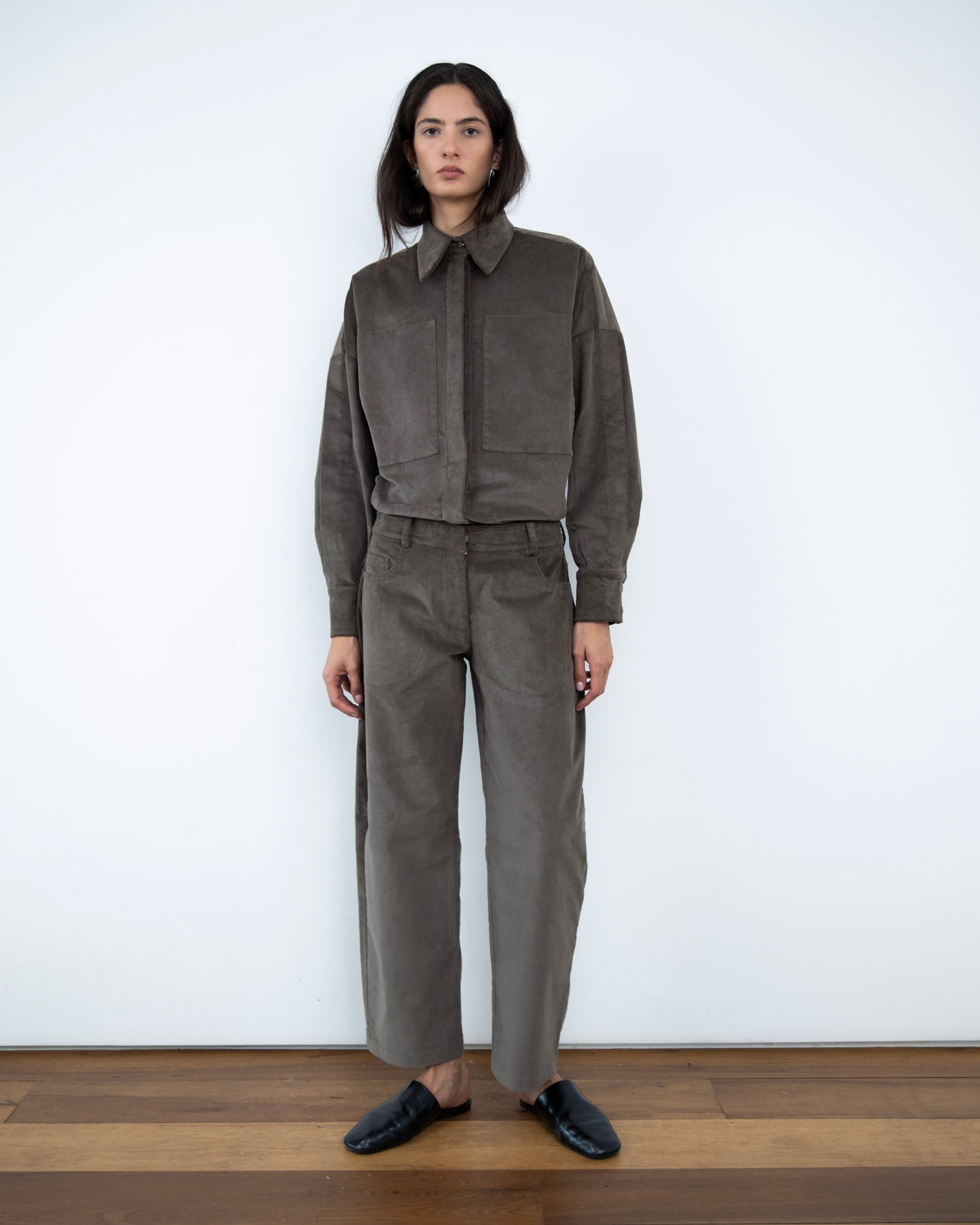 Calça Barrel Veludo Cotelê Cinza