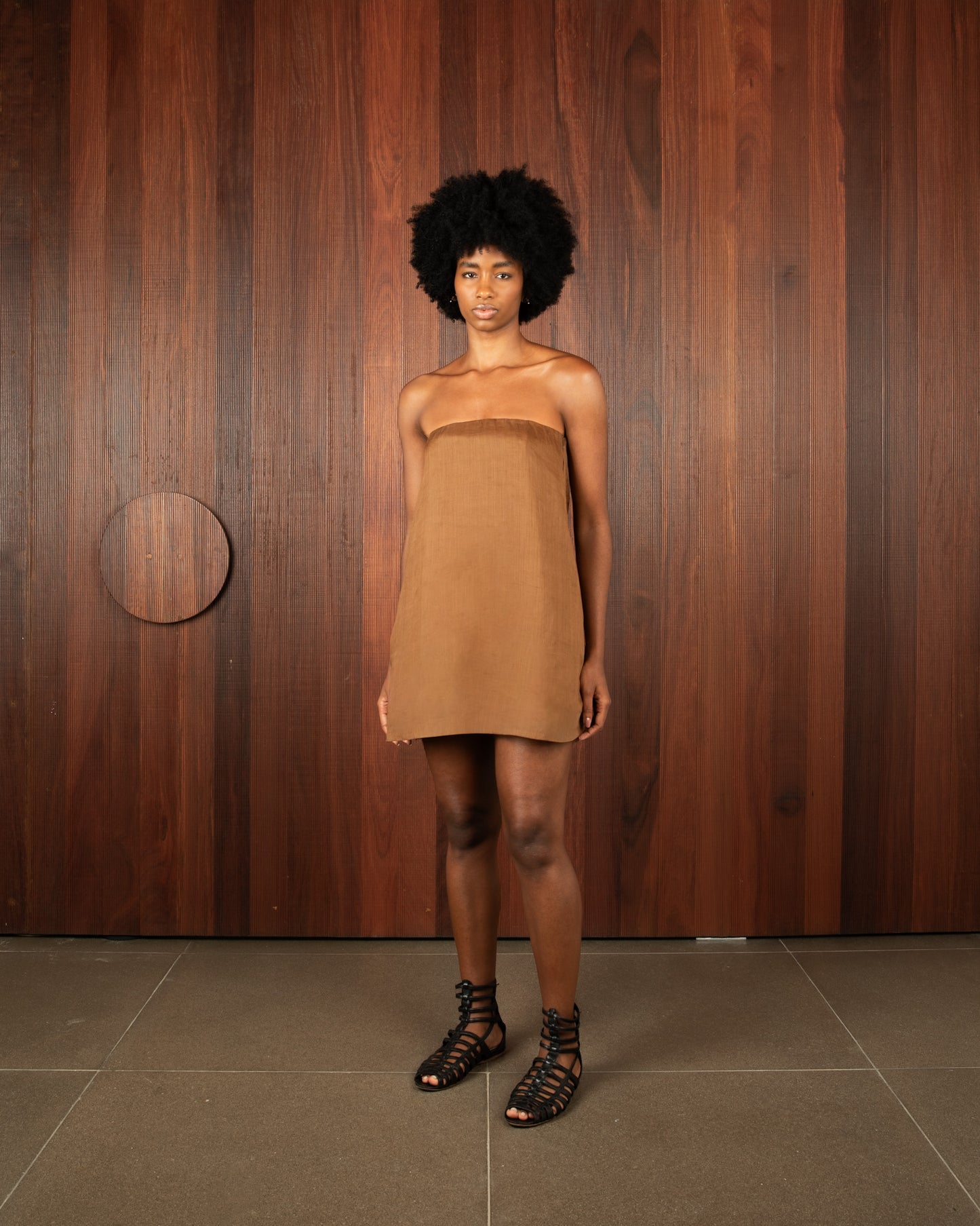 Vestido Mini Tomara que Caia Voil de Linho Marrom