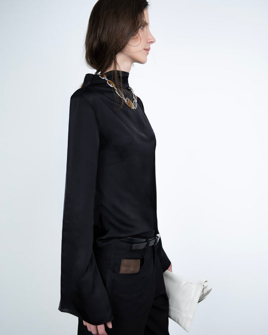 Blusa Dégagé Acetinada Preta