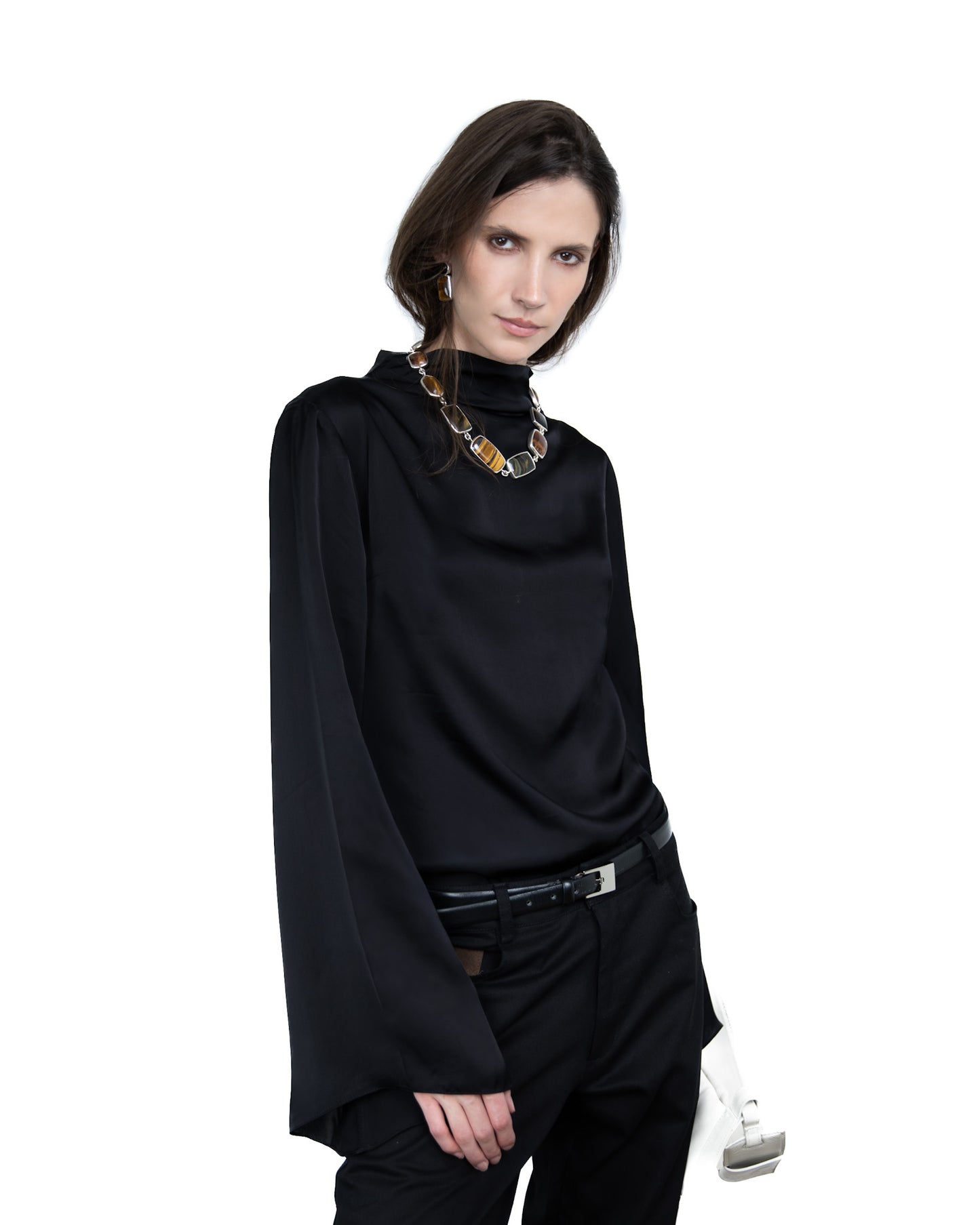 Blusa Dégagé Acetinada Preta