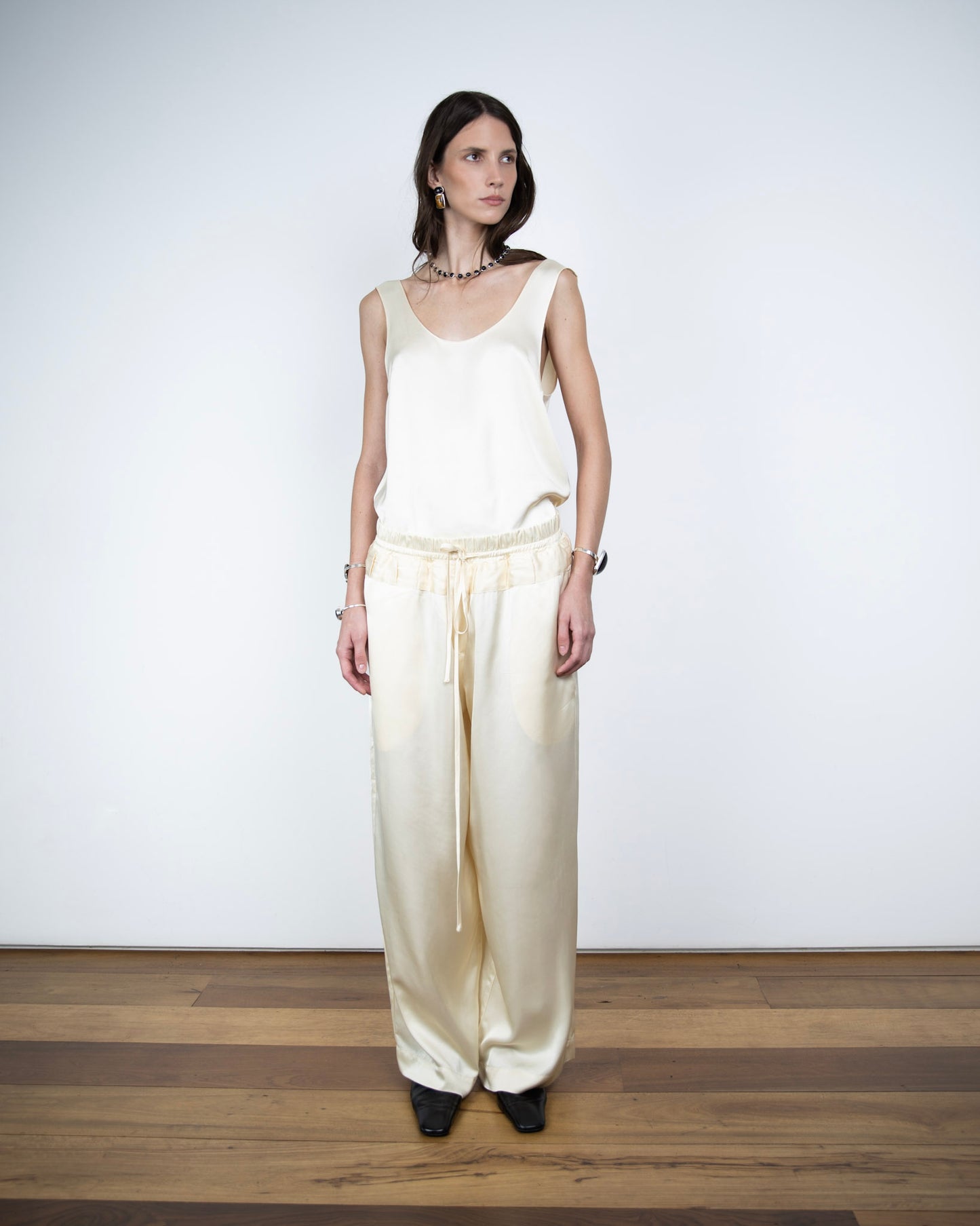 Calça Instinto Acetinada Creme